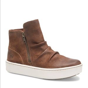 Born Scone Sneaker Boots 9.5